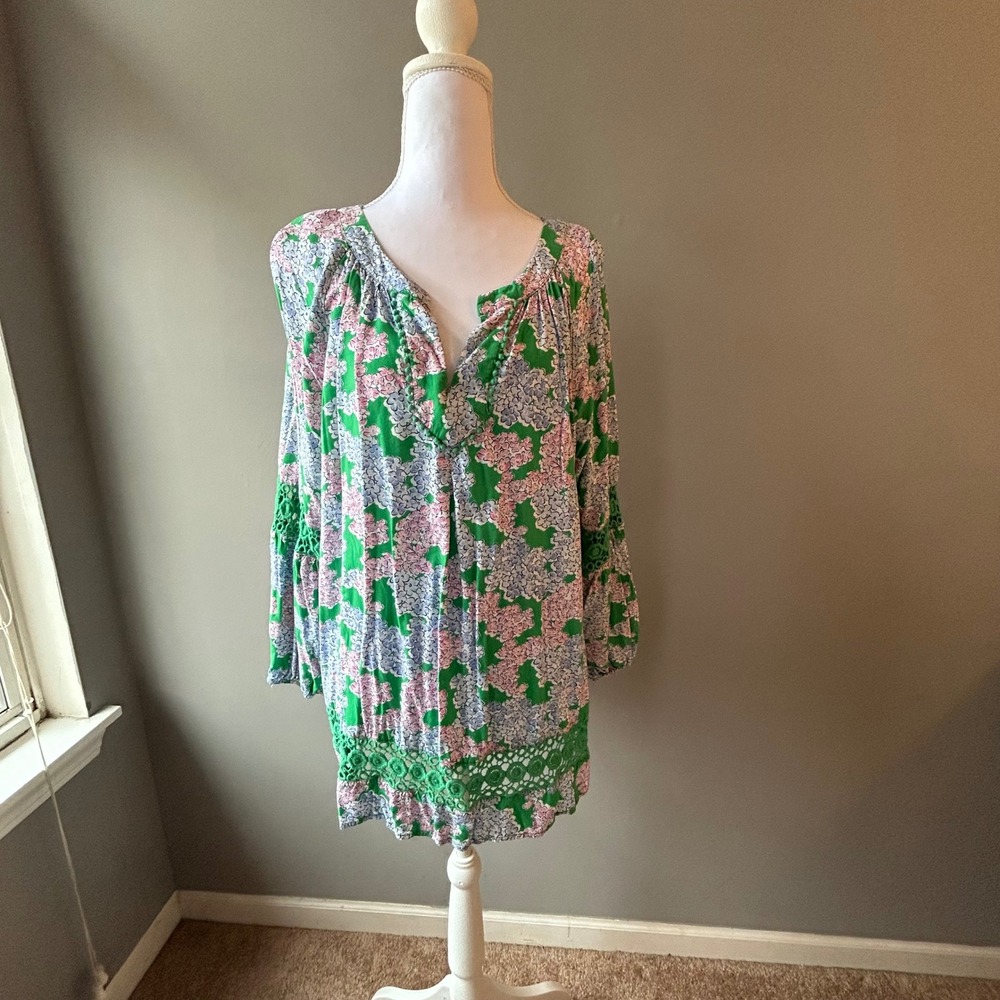 Crown & Ivy XXL Hydrangea Floral Crochet Lace Trim Pom Pom ‎ Tunic Peasant Top